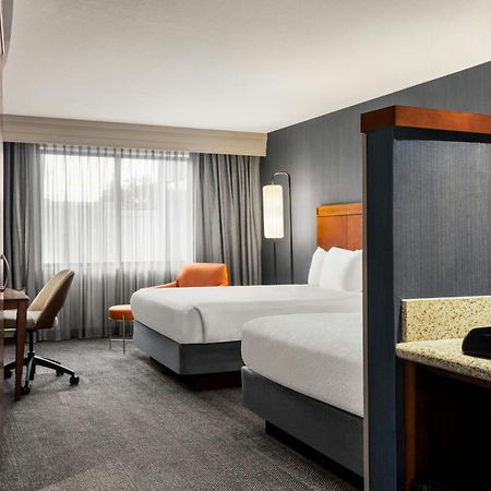 Отель Courtyard Mt. Holly Westampton Экстерьер фото