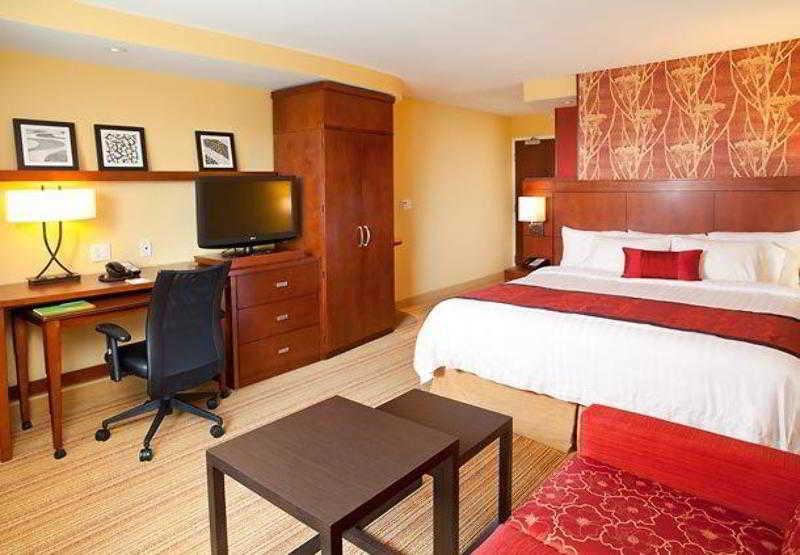 Отель Courtyard Mt. Holly Westampton Экстерьер фото