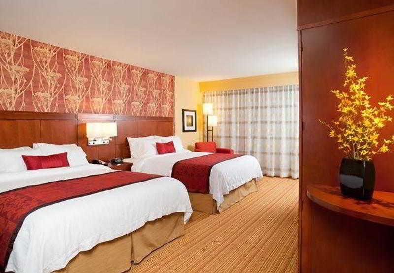 Отель Courtyard Mt. Holly Westampton Экстерьер фото