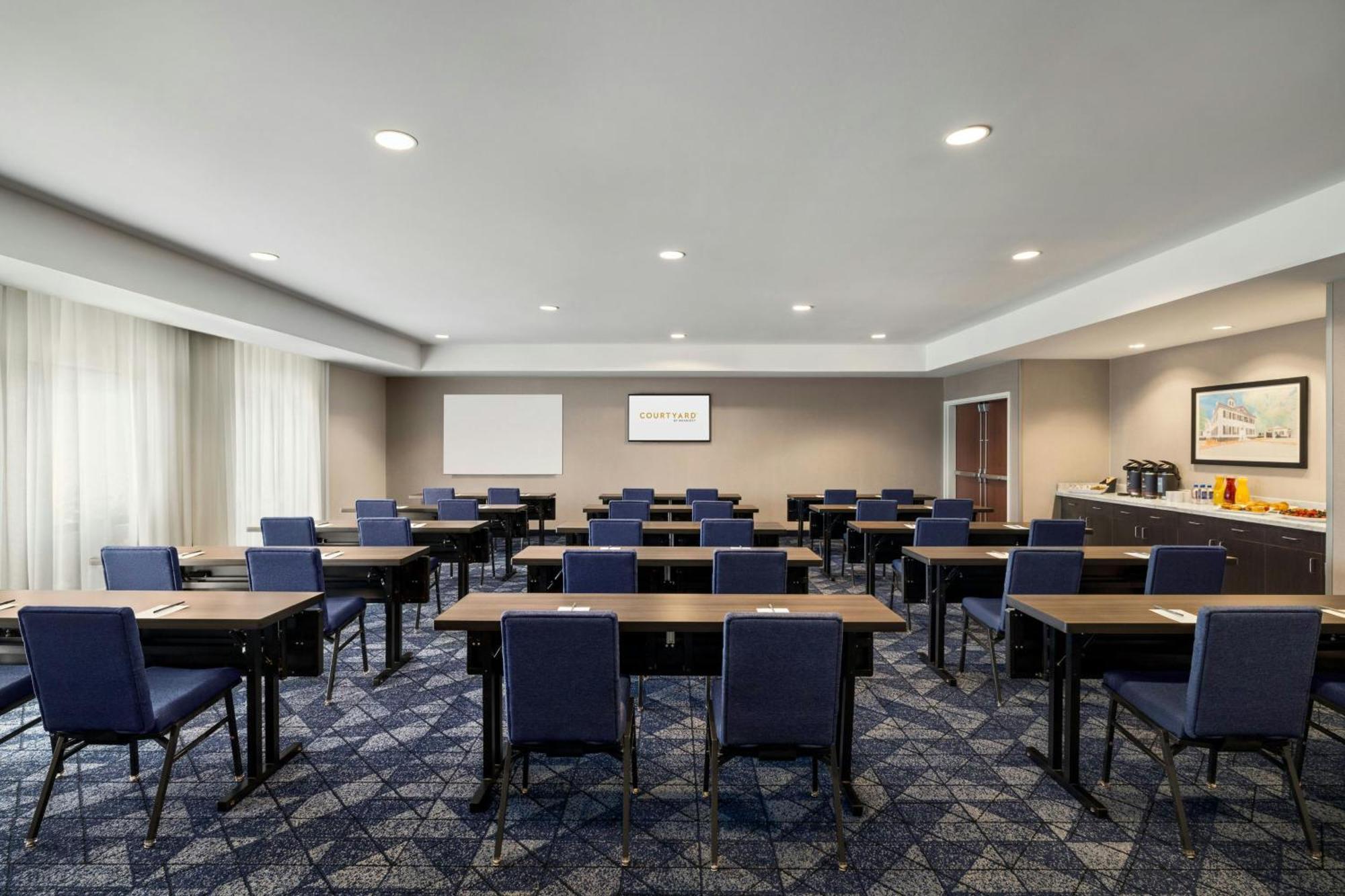 Отель Courtyard Mt. Holly Westampton Экстерьер фото