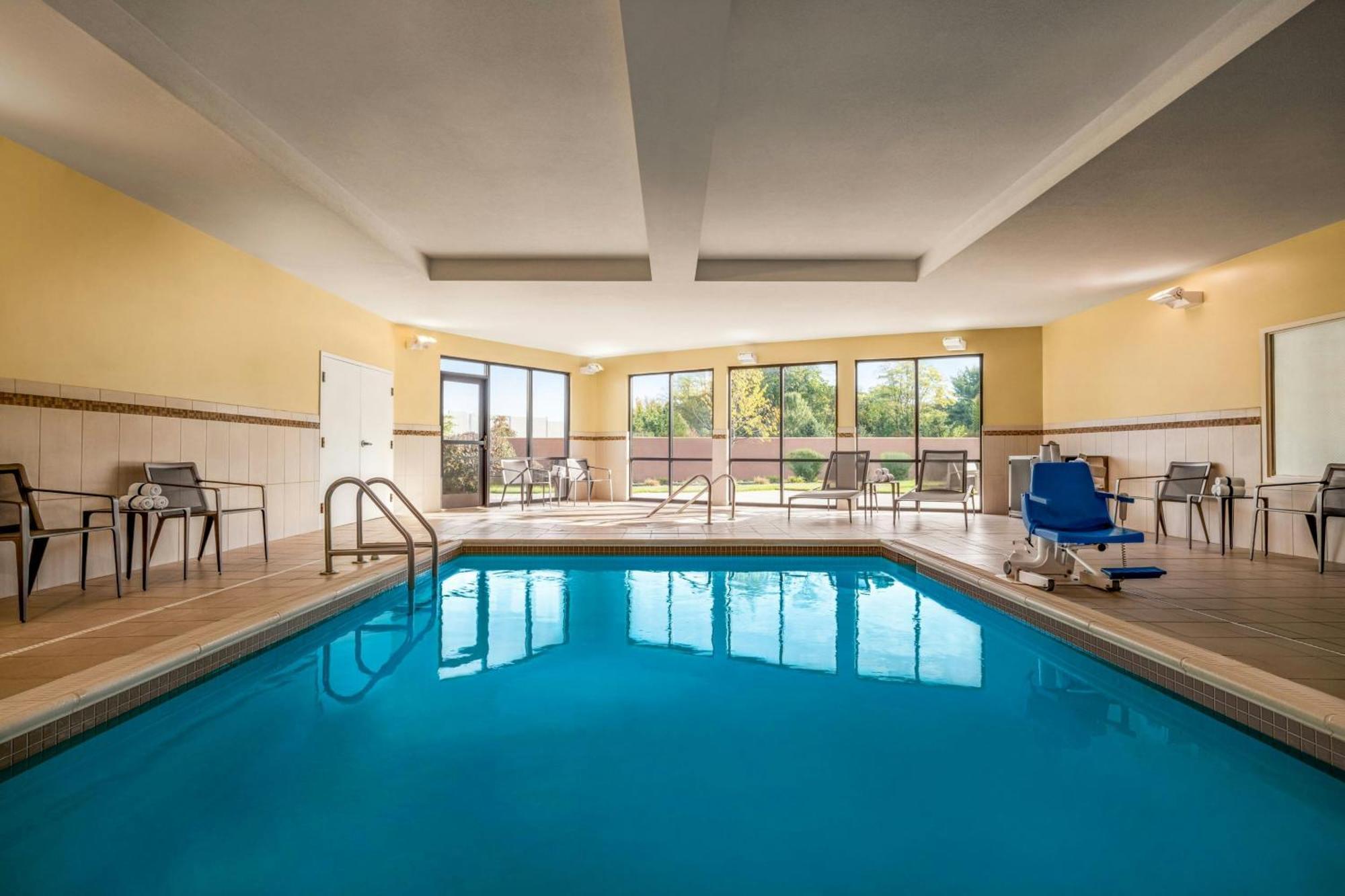Отель Courtyard Mt. Holly Westampton Экстерьер фото