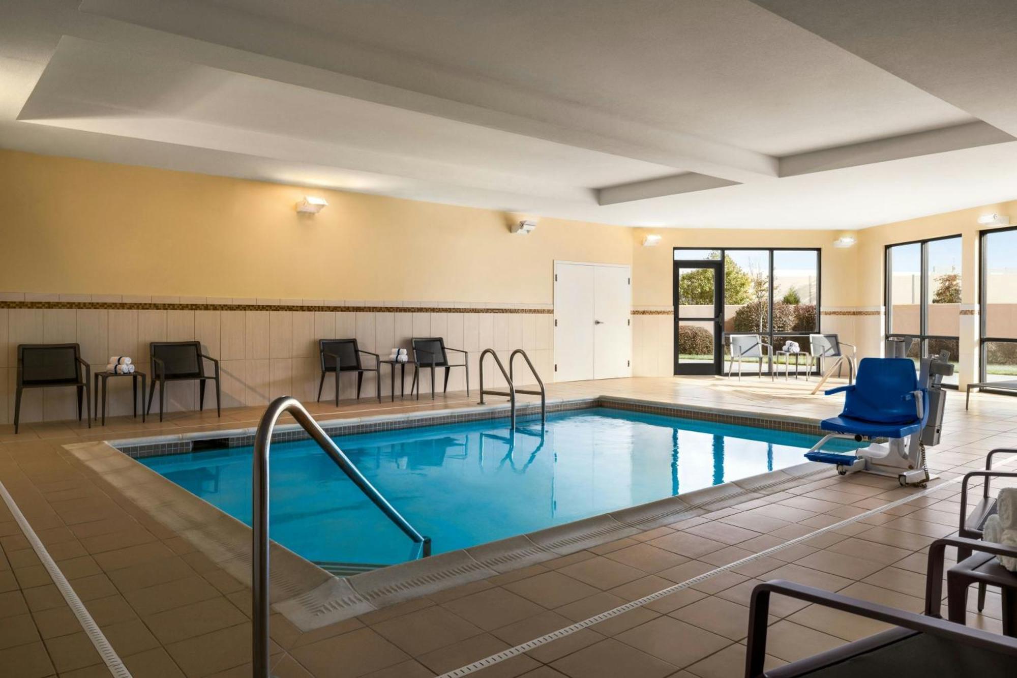 Отель Courtyard Mt. Holly Westampton Экстерьер фото