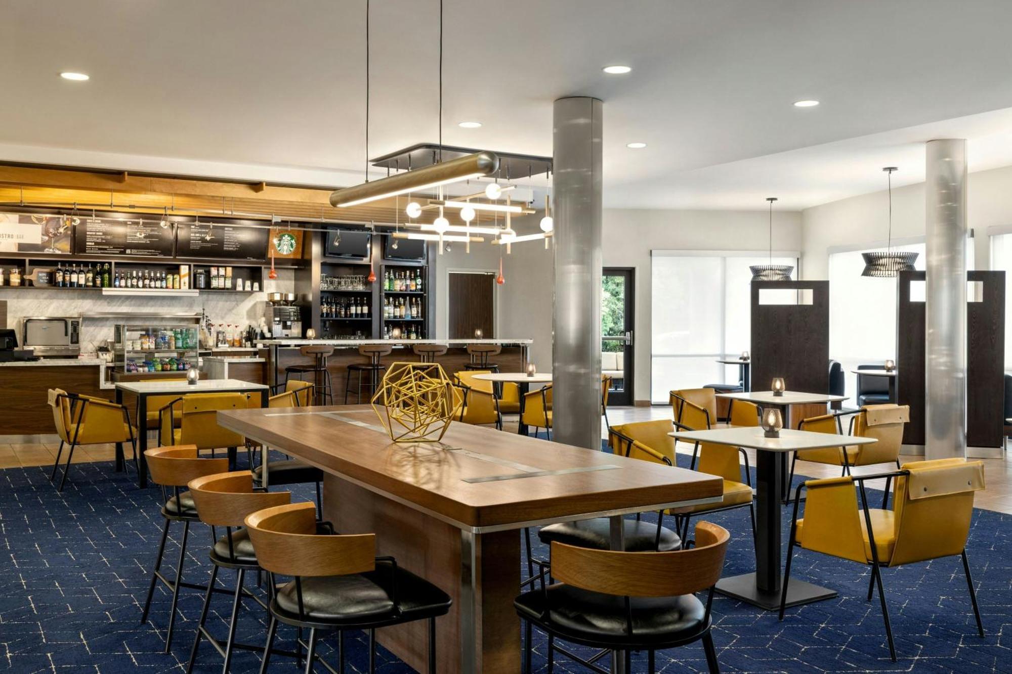 Отель Courtyard Mt. Holly Westampton Экстерьер фото