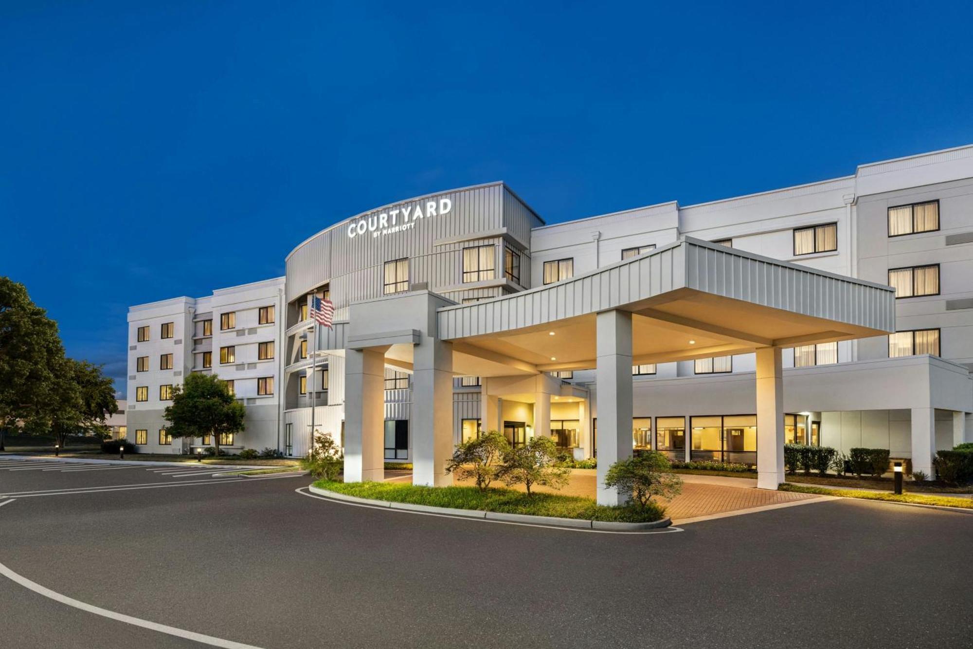 Отель Courtyard Mt. Holly Westampton Экстерьер фото