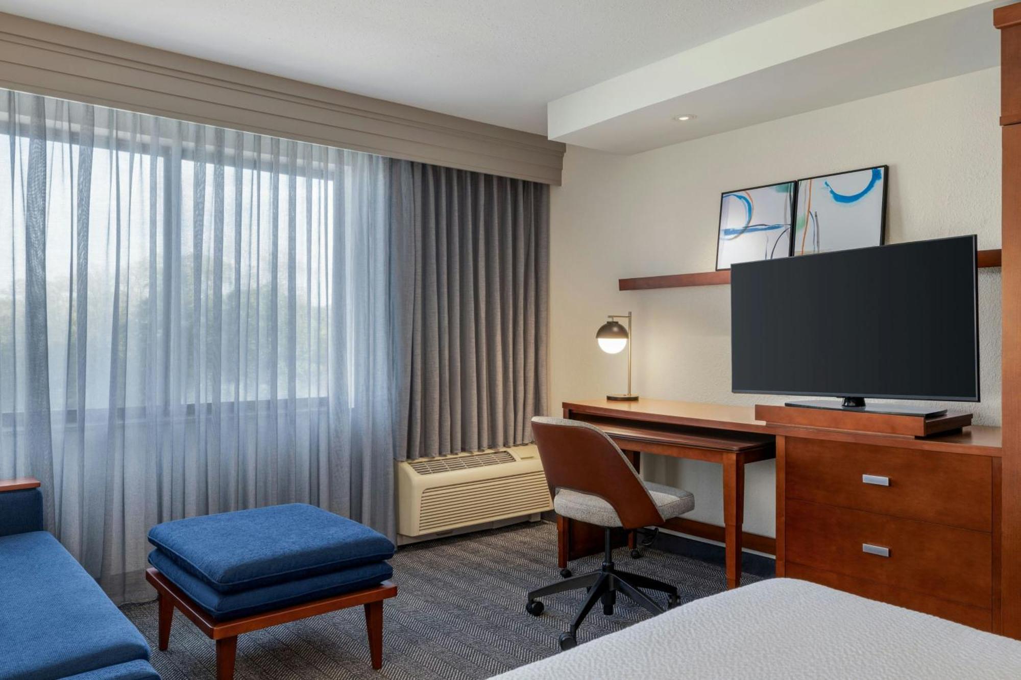 Отель Courtyard Mt. Holly Westampton Экстерьер фото