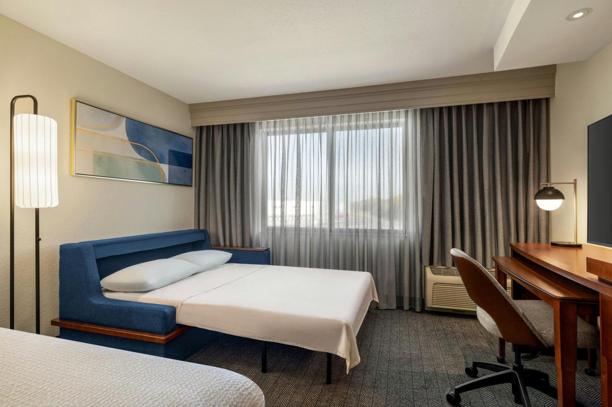 Отель Courtyard Mt. Holly Westampton Экстерьер фото