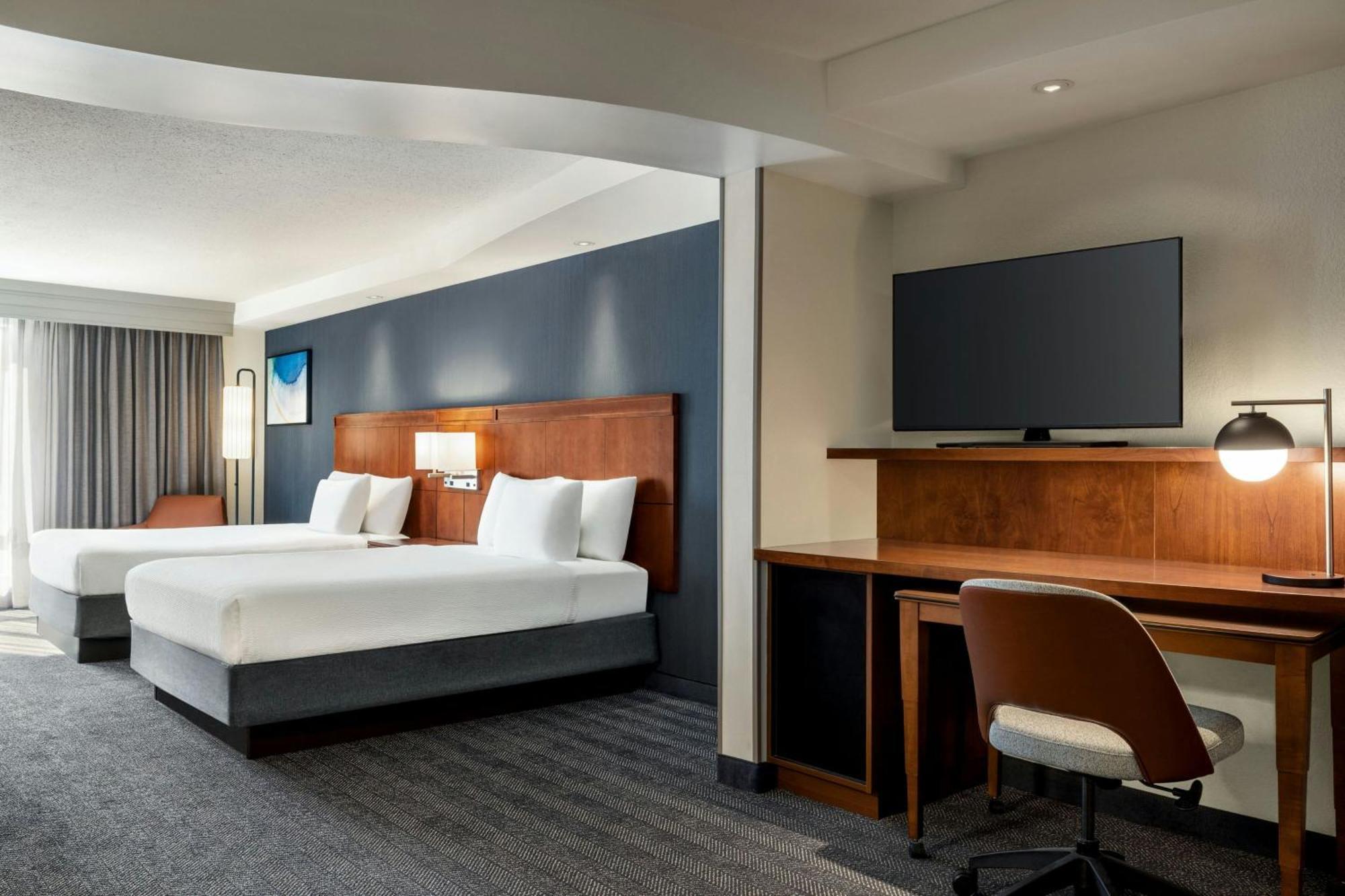 Отель Courtyard Mt. Holly Westampton Экстерьер фото