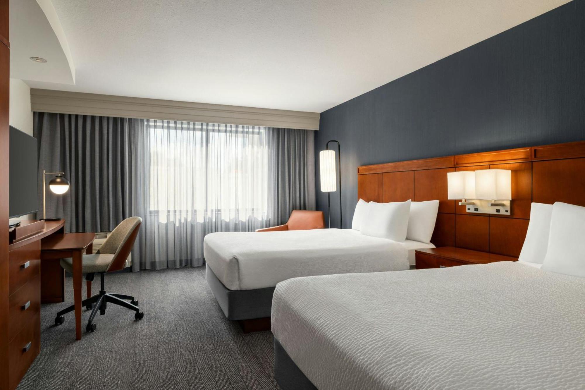 Отель Courtyard Mt. Holly Westampton Экстерьер фото