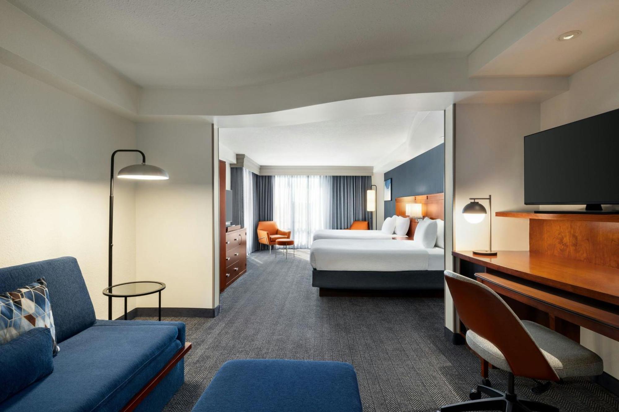 Отель Courtyard Mt. Holly Westampton Экстерьер фото