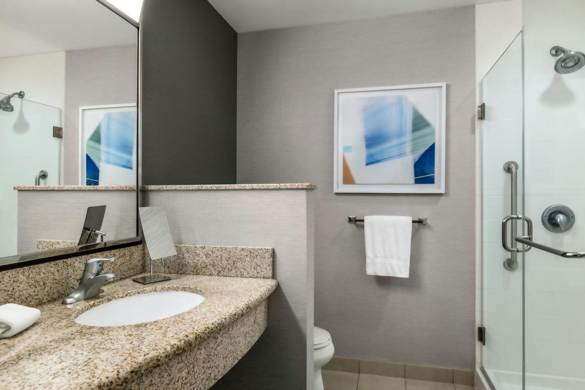 Отель Courtyard Mt. Holly Westampton Экстерьер фото