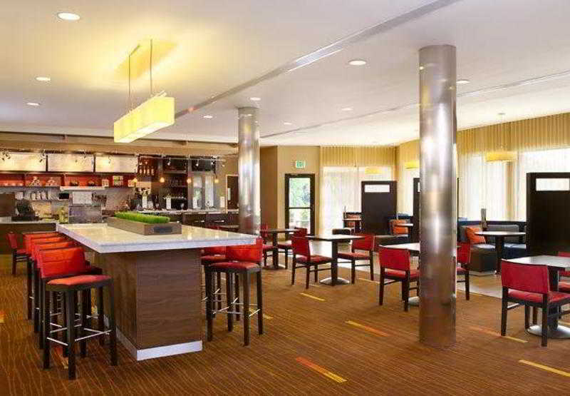 Отель Courtyard Mt. Holly Westampton Экстерьер фото
